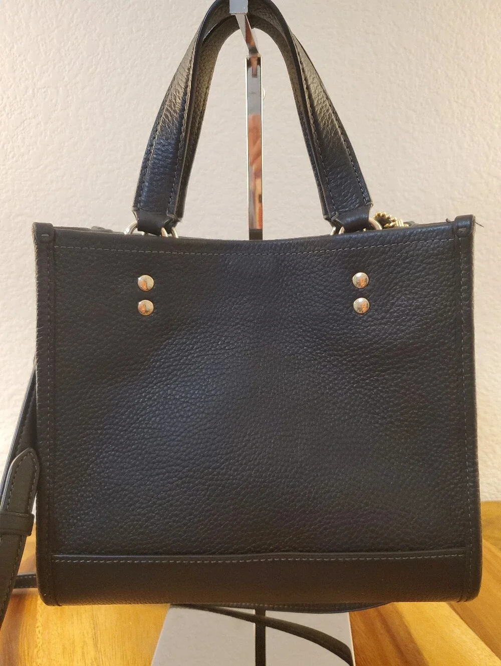 COACH LEATHER TOTE 22 IN PERFECT LIKE NEW CONDITION!